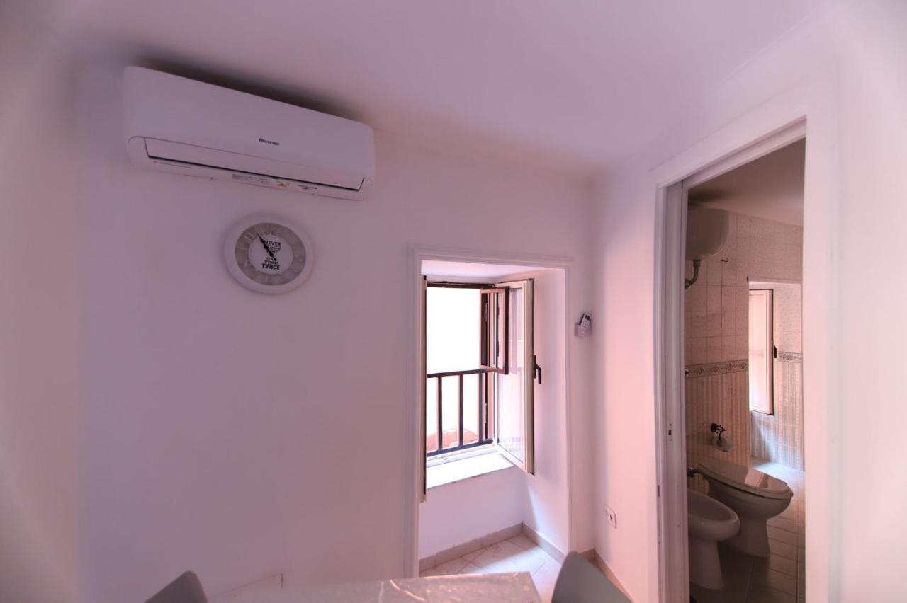 Apartamento Casa In Piazza Nápoles Exterior foto